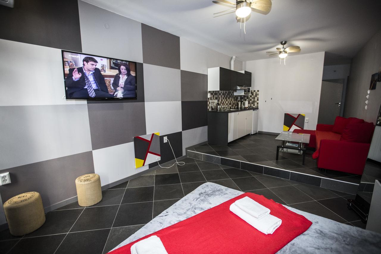 Trendy Living In Monastiraki Apartment *