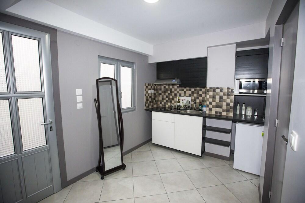 Trendy Living In Monastiraki Athens