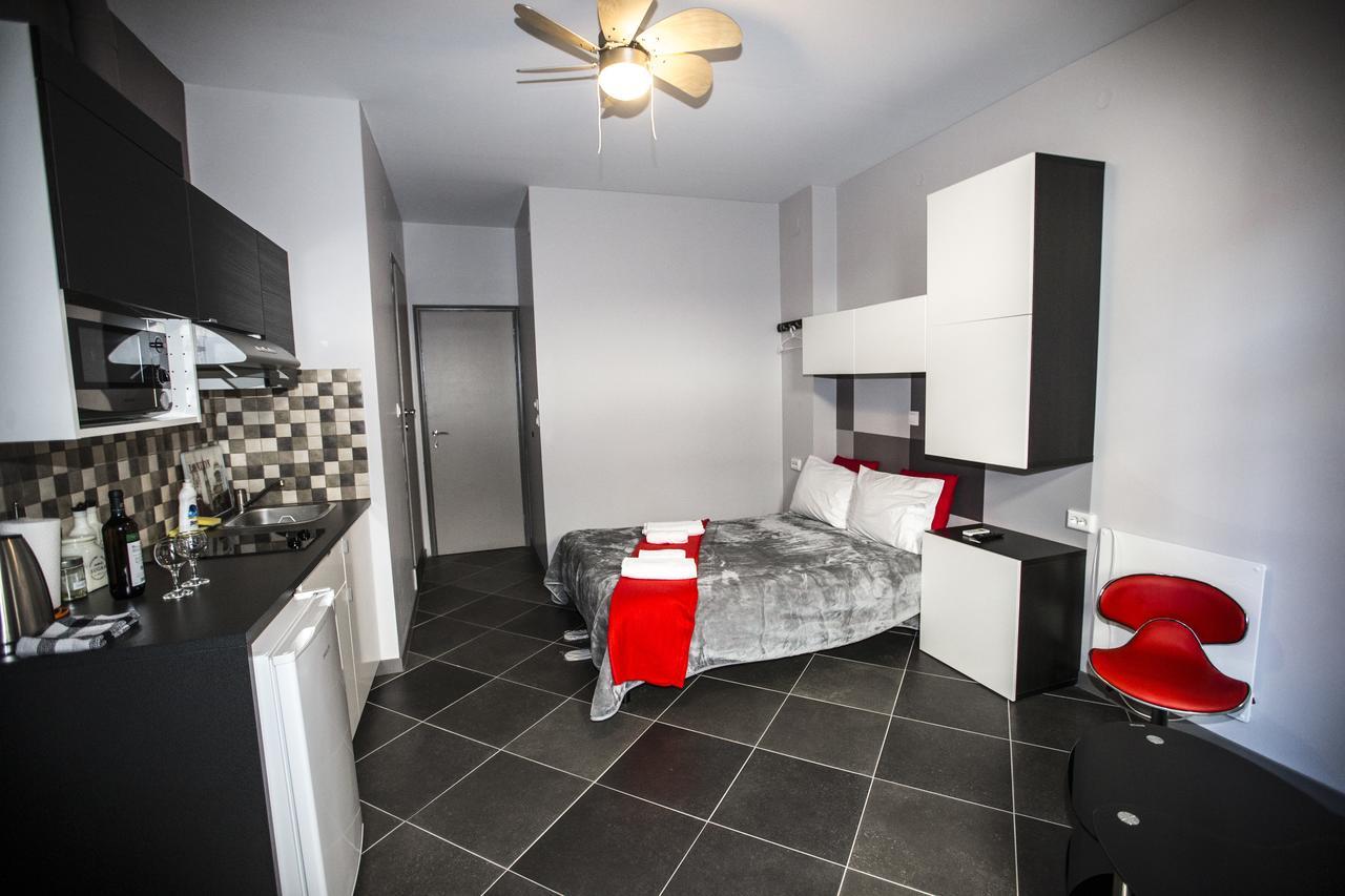 Trendy Living In Monastiraki