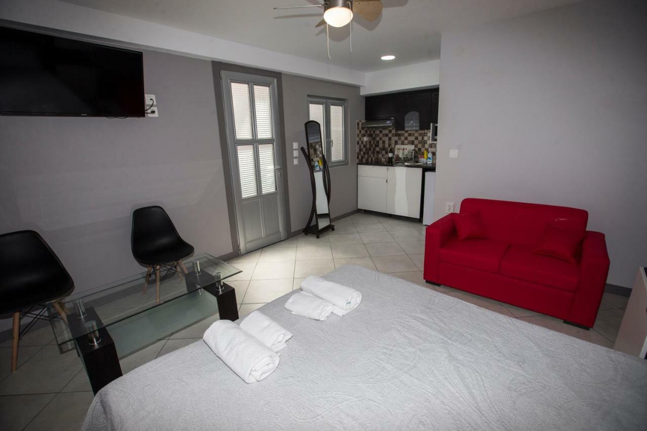 Trendy Living In Monastiraki *